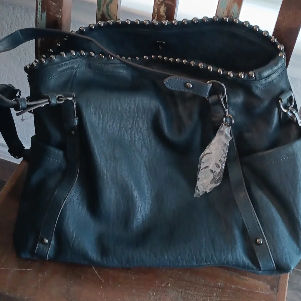 Jessica Simpson faux leather bucket hobo purse bag